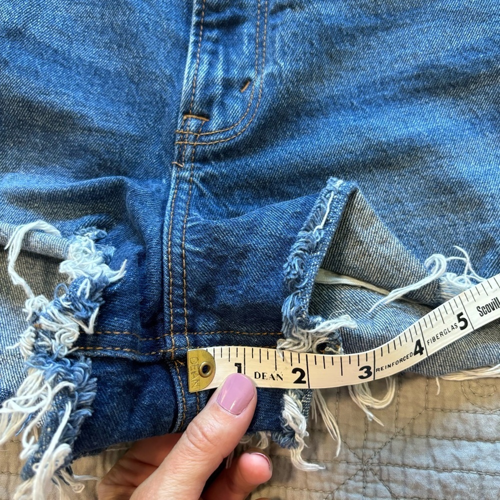 Abercrombie The Cutoff Short High Rise 2 inch - Picture 5 of 10